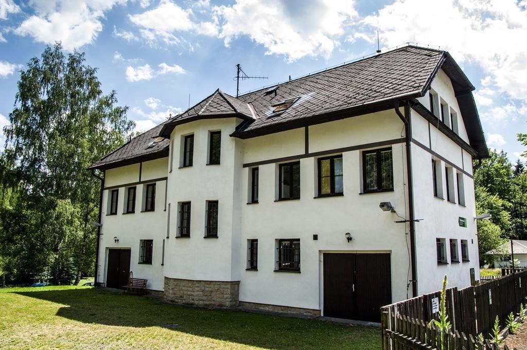הרנסקו Economy Apartments Ceske Svycarsko מראה חיצוני תמונה